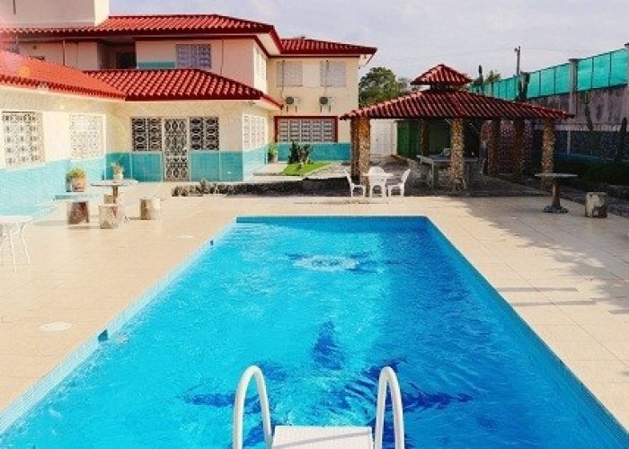 casa-mary-loly-en-siboney-piscina